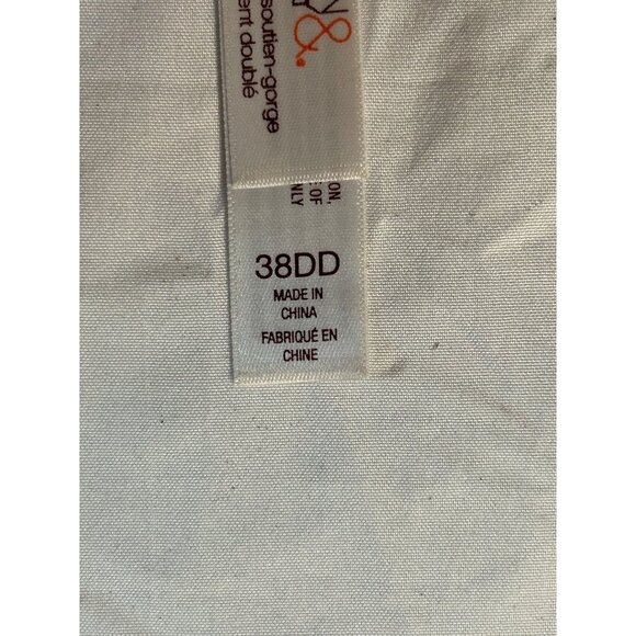 Coral Lace Underwire Adjustable strap Bra with Floral Detail - Picture 8 of 9